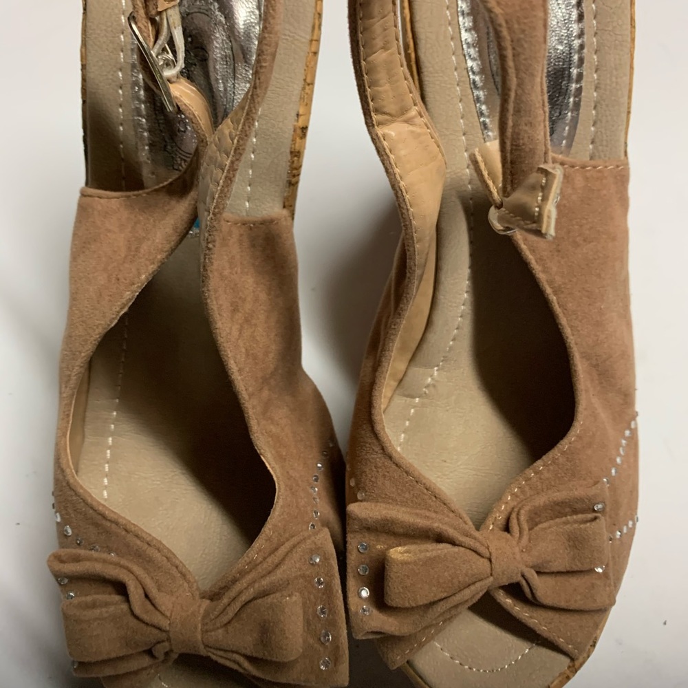 Tan strap back Ladies Wedges with jewels - Picture 4 of 4